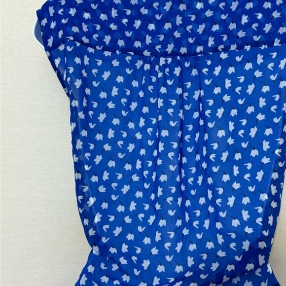 O-59 CAbi Blue White & Black Floral Pleated Front Sleeveless Button‎ Down Blouse - Picture 12 of 15